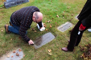 Walter Skold at the grave of Eleanor Vinton in Blossom Hill Cemetery, Concord NH. Photograph copyright Sean Hurley, used with his written permission.