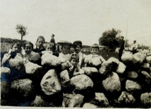Photograph of children in Pembroke, New Hampshire taken circa 1907